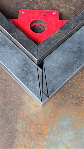 Tricks for connecting square tubes at 90 degree angles to square profile pipes of different sizes