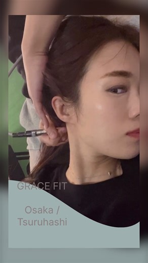 Yumi Ikuno | 幾野有未 on Instagram: "GRACE FIT／大阪・天王寺 1番おすすめメニューの『60分ヘッドスパ』を体験しました。 【フィットネス】×【整体】×【鍼灸】×【東洋医学】を組み合わせ、 一人ひとりの状態に合わせて組まれる 完全オーダーメイドのプログラム。 印象的だったのは、 広く整えられた施術空間に トレーニング設備やシャワー室、 パウダールームまで備わっていること。 NHK「ためしてガッテン！」でも紹介された メディセル筋膜吸引療法を取り入れた施術は、 押す・揉むではなく、 やさしく筋膜にアプローチする方法。 施術後は、 頭がすっと軽くなるような感覚がありました。 担当してくださった松本さんも 知識が豊富で、安心して受けられる時間でした。 ⁡ ┈┈┈┈┈┈┈┈┈┈ PR @grace_fit_osaka 📍 大阪府大阪市天王寺区小橋町12-15-104 🚶‍♀️ 鶴橋駅 徒歩6分 #大阪サロン #大阪ヘッドスパ #大阪ヘッドマッサージ #ヘッドスパ #ヘッドマッサージ ⁡ ┈┈┈┈┈┈┈┈┈┈"