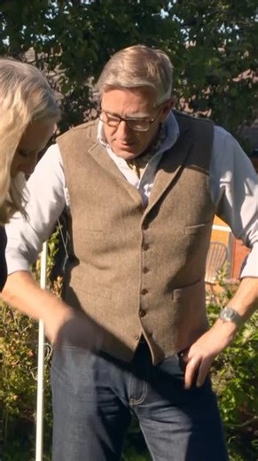 39K views · 236 reactions | The Ultimate Fix for a Dog with a "Foot Fetish"! #dogtrainingtips #dogvideos #DogsofInstagram | Dogs Behaving Very Badly | Facebook