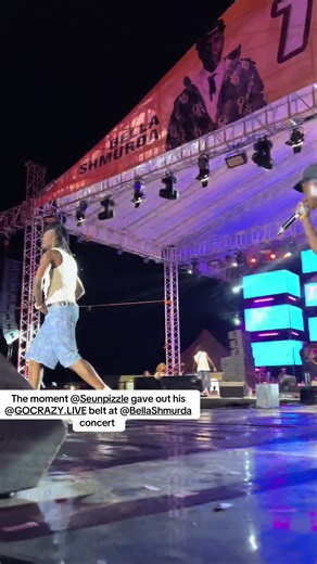 Seun Pizzle Throws Go Crazy Belt at Bella Shmurda Concert
