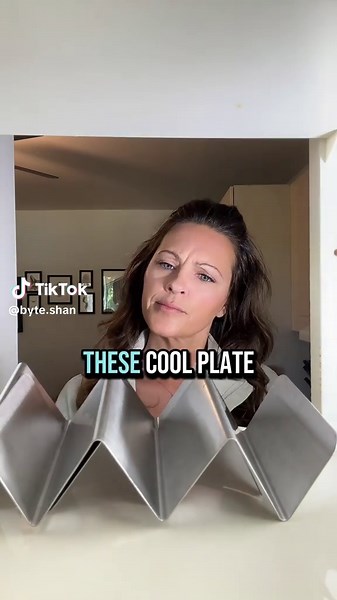 Plate Organizers for Efficient Kitchen Organization