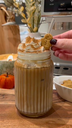 Gingerbread Iced Latte 李☕️Sweet, spiced, and perfectly chilled, this Autumn favourite is the ultimate refreshing treat! Enjoy café-style comfort with our One Touch Digital Espresso Machine!朗#gingerbreadlatte #icedcoffee #coffeetime #coffeelover #StartSomethingSpecialwithSwan | Swan Brand | Facebook