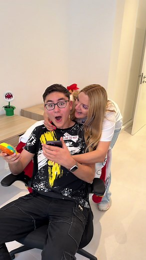 Générations de téléphones 😁 Dis moi que c’est différent dans ta famille 😂
