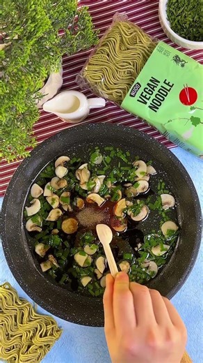 Mantarlı Soya Soslu Vegan Noodle 🍜