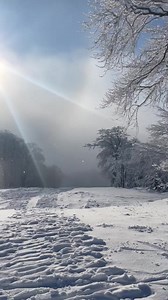 🇨🇿 | Subelio sobre las montañas de Bouřňáku, #Chequia. (Archivo). Cortesia P. Pet'ula ✓. #subsun #subsol #parhelio #parhelion #climagram #zabedrosky #redclimaticamundial #sunhalo #halo #halosolar #phenomenon #fenomeno #subelio | Red Climática Mundial