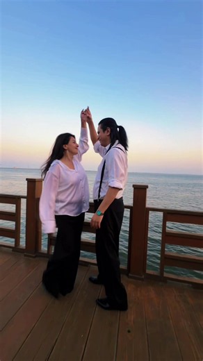 The most iconic moment of cinematic history & pop culture “ Titanic “ how could Dr Zee Khan & Laila miss that #drzeekhan #tamashaseason5 #tamasha #lailafilmstar #arydigital
