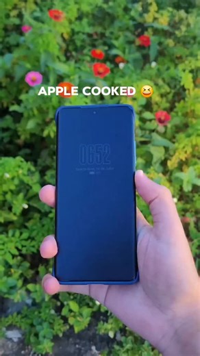 Mrknowwn on Instagram: "Apple Vs Android Peak Animation Comparison ☠️ . #apple #iphone #tech #instatech #foryou"