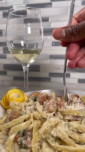 Delicious White Wine Garlic Butter Shrimp Linguine Recipe