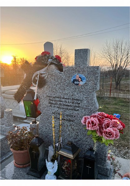 Azi sunt 9 Luni iubire de cand mai lasat într-o negura imensa 9 luni de cand viata mea nu mai are farmec fara tine imi este asa dor de tine dragoste Te iubesc enorm 🙏🙏🙏