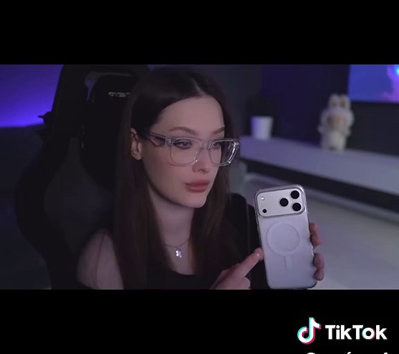 Режим TDM (от англ. Team Deathmatch — командный бой насмерть) — это популярный игровой режим в многопользовательских шутерах, где две команды сражаются, чтобы набрать больше всего убийств (фрагов) за отведенное время или до достижения определенного лимита, без союзников и других задач (типа захвата флагов). Также TDM может означать Time Division Multiplexing (мультиплексирование с разделением по времени) в телекоммуникациях. #пабг #метророяль #pubg #metroroyale #metro