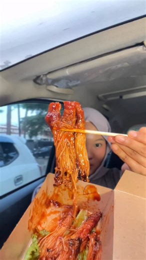Vio on Instagram: "[Enoki Beef 15Ribu] punya ka @antiirach lagi rame sliweran di FYP baru sempet coba ternyataa endulll bgtt😆 beli nya disinii⬇️ @qu_linerand @qu_linerand @qu_linerand #palembang #fyp #fyppalembang #wongkitogalo #placetogo #placetovisit #kulinerpalembang #cafepalembang #kuliner"