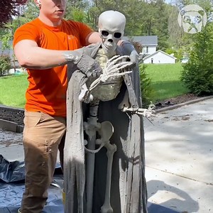 3M views · 64K reactions | Making a huge skeleton statue for Halloween Partner: Isaac Alexander DIY FB: https://www.facebook.com/IsaacAlexanderDIY/ YT: https://www.youtube.com/c/IsaacAlexanderDIY | Crafty Panda | Facebook