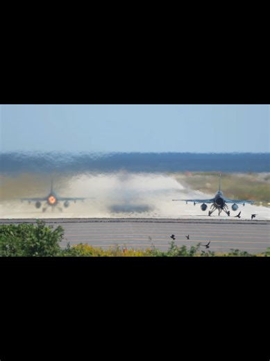 F-2戦闘機の離陸状況