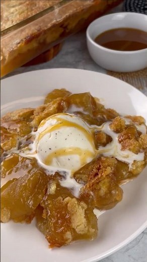Caramel Apple Dump Cake #dumpcake #dessert #recipe