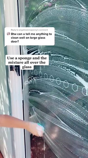 How to Clean Glass Windows with Dish Soap and Oil Mix