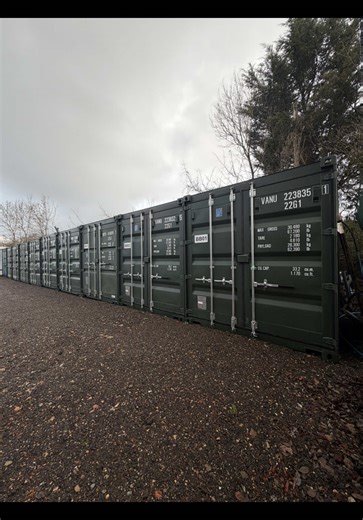 Your self storage needs - sorted💪💚 Our container storage offers a secure, cost-effective solution for personal and business storage alike. Built to withstand the elements and protected with robust security, your items stay exactly how you left them - safe and sound. Store with confidence. 📦🔒 ✅Secure 24/7 access ✅ CCTV-monitored sites ✅ Flexible sizes ✅ Farnham & Blackheath locations ✅ No minimum contract 📞 01737 46 46 46 🖥️ brightboxstorage.co.uk #StorageOffer #fyp #UKBusiness #SelfStorage