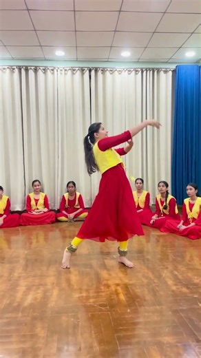 Battle Round Dance | Vividha Academy Student | Sanson Ki Mala Pe Simru Dance Performance