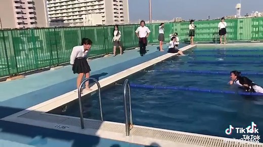 学生生活をやり直したい…楽しいプール遊び！