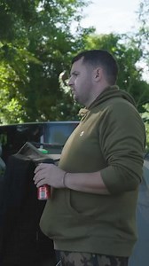 The response to the Dovey and Spooner vs that has just gone out on the Korda Developments YouTube has simply been unreal and I cannot thankyou all enough, from start to finish the banter was flying around and it really was a laugh a minute, their where many a funny a moment but for me this was the stand out 😂😂 one rod in Oxford and the other on its way to Reading 🤦‍♂️…..and not forgetting Tom in his nice new t-shirt! Tag a mate below who likes to fish a big spread 😂 | Tom Maker Carp Angler