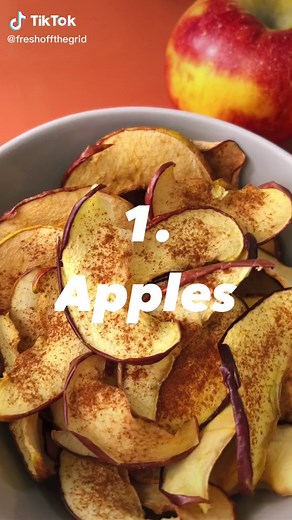 The best snacks to make in your dehydrator! #dehydrator #dehydratorrecipe #snacks #snackideas #snacksrecipe #dehydrating #healthysnacks #easysnack #diysnack #dehydratedfood #hikingsnacks #backpackingfood #backpacking #hikingfood #foodprep #foodprepping #foodpreservation