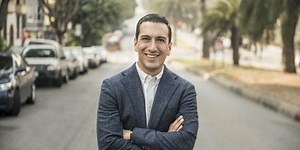 Is Your LinkedIn Headshot Holding You Back? How to Master a Stylish Professional Portrait