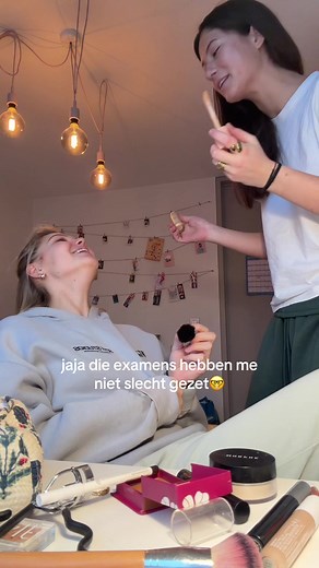 Make-up routine chaos met Floor en Juliette!