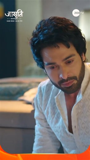 Zee TV on Instagram: "Jagriti ke chale jaane se suni pad gayi hai Suraj ki zindagi, kya ab use jina hoga unki yaadon ke saath? Dekhiye #JagritiEkNayiSubah, har roz, raat 8:30 baje, sirf #ZeeTV par. @vijayendrakumeria @rachana.mistry.1604"