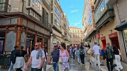 Where to eat in Malaga, Spain - guided Spanish tapas food crawl!