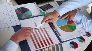 financial data comparison-and-analysis-research