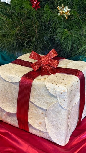 It’s time to get wrapping for the holidays (literally!) 🤭 🎁 This is your chance to WIN a Sunday Cooler Bag (filled with Mission corn chips of course) to keep you and your favourite Mission snacks cool at the beach this Summer! To enter, all you have to do: 1. Follow us @missionfoodsanz on Instagram and TikTok 2. Comment below how many wraps you think it took to wrap this gift 3. Tag two friends! We will be selecting 2 winners, one from Instagram and one from TikTok. Good luck! Terms and condit