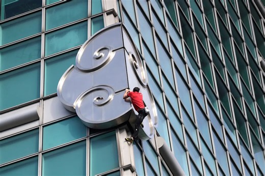 'Skyscraper Live': Alex Honnold successfully climbs Taipei 101, reaching the top of the tower in 90 minutes