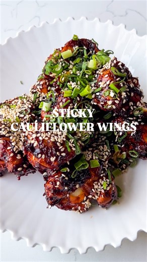 Ayushi Gupta-Mehra on Instagram: "STICKY CAULIFLOWER WINGS! These intensely-flavourful cauliflower “wings” are here to prove that cauliflower is one of the most underrated veggies to cook with as really, it can absorb the best variety of flavours. Serve them as an appetiser, or as part of a hearty dinner piled over rice. Thoroughly clean your cauliflower ; then break it up into bite-sized florets. Make a quick batter by whisking together: - 1/3 cup all-purpose flour - 1 tbsp corn flour - 1/2 cup