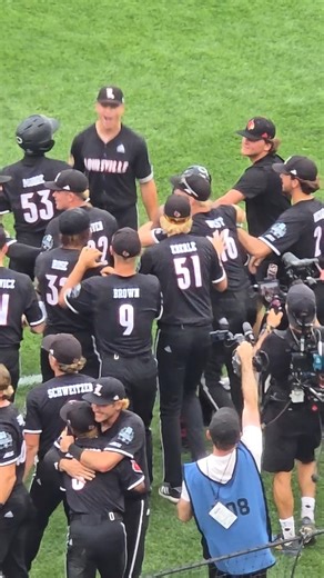 117K views · 2.2K reactions | Louisville's walk-off, from the roof 盧 The Cardinals fend off elimination with some 9th inning magic 彩 #MCWS | NCAA Baseball | Facebook