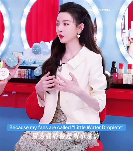 Zuer loves her fans “Little Water Droplets” 🩵 ZUER FOLLOWS THE FLOW VALENTINO BEAUTY #SongZuerxValentinoBeauty #SongZuer @MaisonValentino #宋祖儿 #LareinaSong