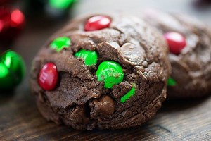 174K views · 404 reactions | Double chocolate chip cookies all dressed up for Christmas!! So much chocolate in every bite. :) RECIPE: https://www.bunsinmyoven.com/christmas-double-chocolate-chip-cookies/ | Buns In My Oven | Facebook