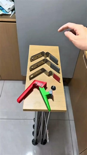 Tips and tricks for installing drawer fronts without nail holes #drawerclamps #installationtools