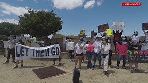 Protestors gathered outside Avenal State Prison today, asking for their loved ones to be released early as the coronavirus spreads throughout the facility. More than 700 people there have now been infected. https://bit.ly/2MxTyiB | FOX26