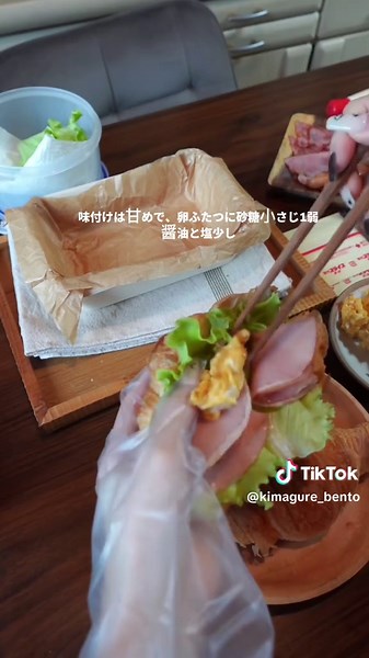 クロワッサンサンド🥪🥐 略してクロワッサンド。笑 ハムチー卵とウインナーベーコン🥓🥚 美味すぎたみたいで良かった💭 クロワッサンの方がロールパンより柔らかくて食べやすいからまた作ろ〜 パン弁当ってピクニックみたいでテンションあがるよね👩🏽‍🍳 ##お弁当##お弁当作り##お弁当記録##お弁当レシピ##サンドイッチ