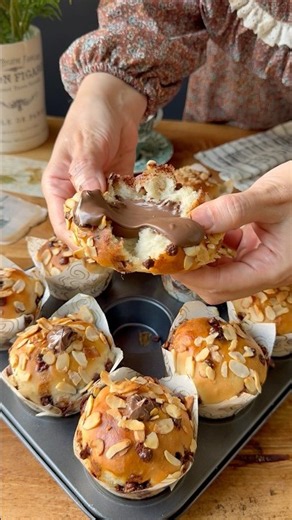 Rich Chocolate & Delicious Sweet Chocolate Buns