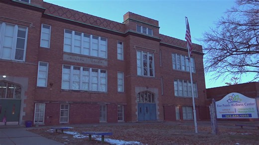 IA Gov. Kim Reynolds introduces charter school funding bill