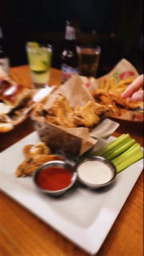 Arranca con el Gran Juego el 8 de febrero en Chili’s. 🏈 Happy Hour de Bacardí Mojitos a $5, las Miller Lite, Coors Light y Coors Banquet a $3, junto a todos tus platos favoritos. Todo esto para vivir el Gran Juego como se debe. 🔥 ⏰ Pre-Show: 5:00 PM 🏈 Kickoff: 7:30 PM 🎤 Halftime: entre 9:00 y 9:30 PM | Chili's Puerto Rico
