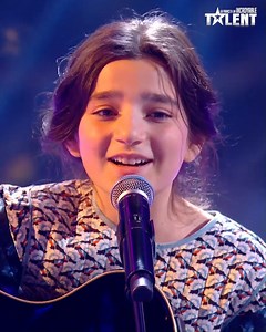"Bravo pour celle que tu es !" 🥰👏 Axelle réinterprète "Magnolias for Ever" tout en douceur, le jury est sous le charme ! La 2e demi-finale de La France a un incroyable talent avec Ines Reg, c'est mercredi à 21.05 | M6