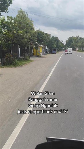 Salah satu warung sate yang tetap ramai di bulan puasa.. macem2 enek sing tuku gawe lawuh buko, yo ngladeni musafir barang lho ya... #nganjuk #nganjuk24jam #nganjukhits #sate #nganjukkotaangin