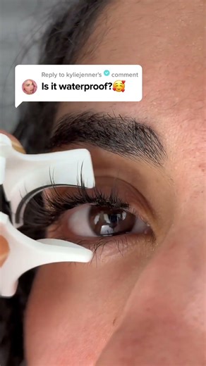 Quickest Magnetic Lash Application 😮