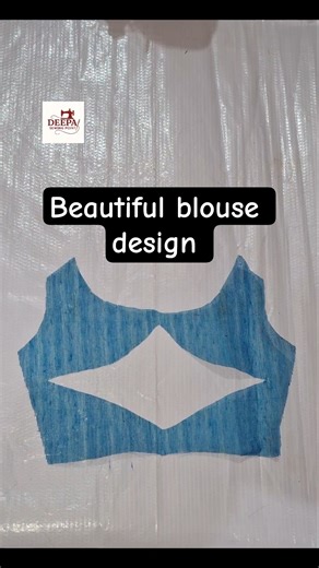 Easy blouse design cutting #cuttingtips #trending #blousedesign #fashion #shorts