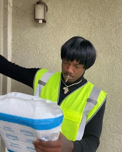 Earl first day working at Amazon 🤣