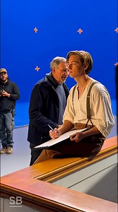 Titanic BTS: Jack’s First Sketch Scene — How the Iconic Moment Was Created! Step behind the scenes of Titanic’s unforgettable first sketch scene, where Jack begins drawing for the very first time. This rare BTS footage shows Leonardo DiCaprio rehearsing Jack’s artistic posture, pencil movements, and emotional presence while Kate Winslet prepares for the delicate setup of the moment. James Cameron guides the scene with precision—adjusting hand angles, lighting intensity, and camera focus to highl