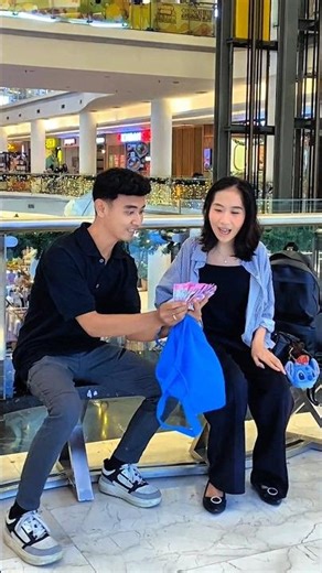 Pretty girl and money funny