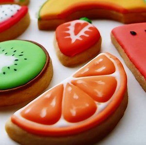 1.8M views · 6.1K shares | These lifelike (and ADORABLE) fruit cookies will make you do a double take.  Awesome work, Vickie Liu! | Food Network | Facebook