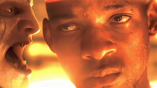 “他每次回家都要撒上一瓶酒精，确保遮掩住自己的味道后，才敢安心的关上房门！”《我是传奇》终究孤独 一人一狗 还得拯救世界！